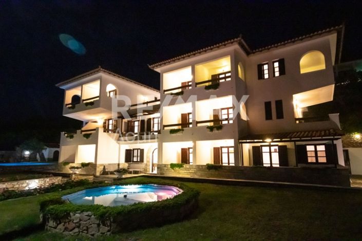 Image No.32-16 Bed Property for sale