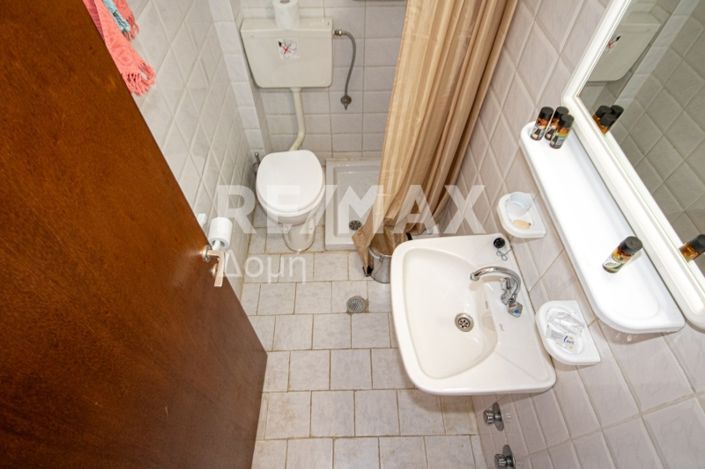 Image No.18-8 Bed Property for sale