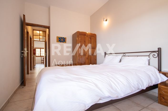 Image No.24-8 Bed Property for sale