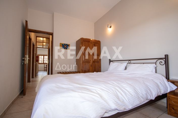 Image No.29-8 Bed Property for sale