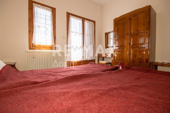 Image No.38-8 Bed Property for sale