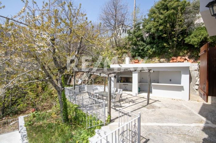 Image No.40-8 Bed Property for sale