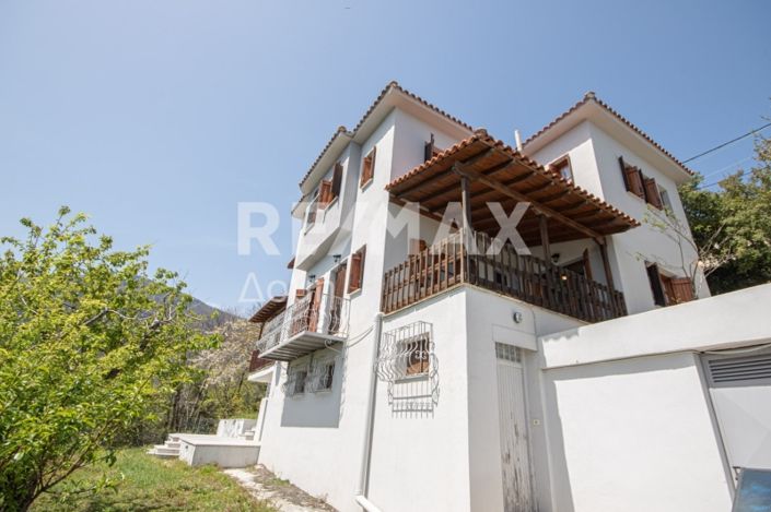 Image No.9-8 Bed Property for sale