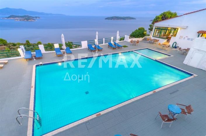Image No.1-Un hôtel de 31 chambres à vendre à Skiathos