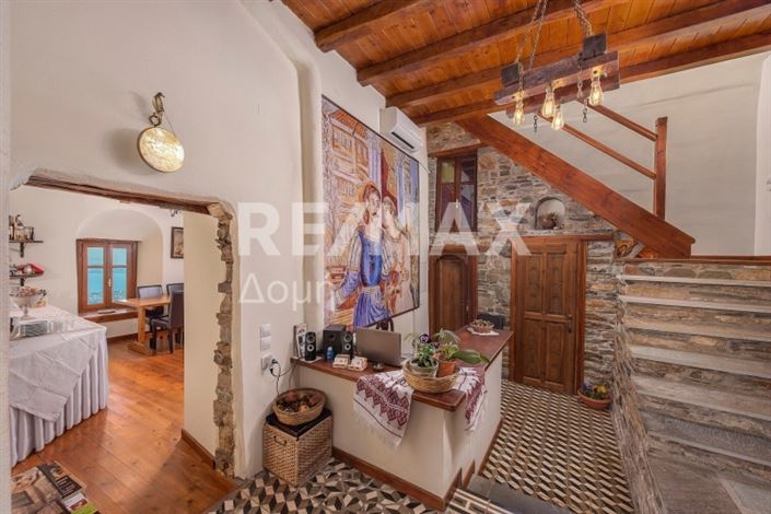 Image No.12-11 Bed Property for sale