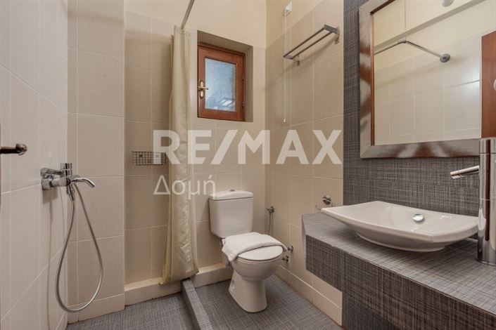 Image No.13-11 Bed Property for sale