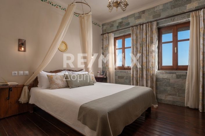 Image No.24-11 Bed Property for sale