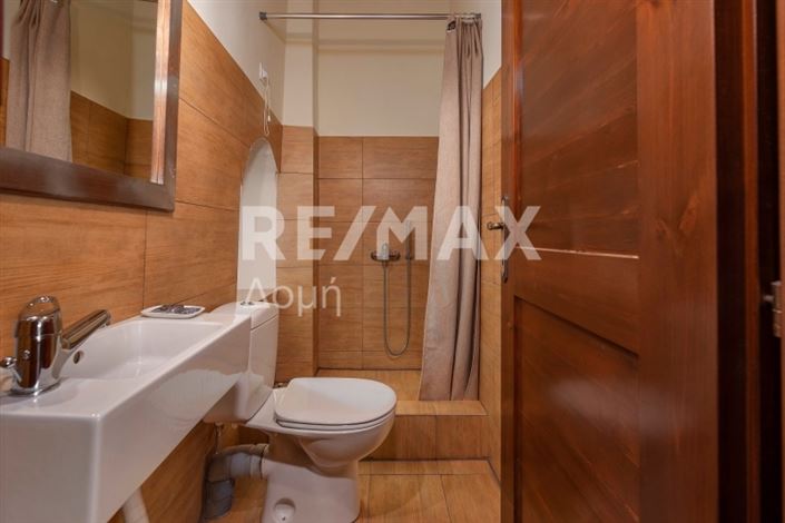 Image No.5-11 Bed Property for sale