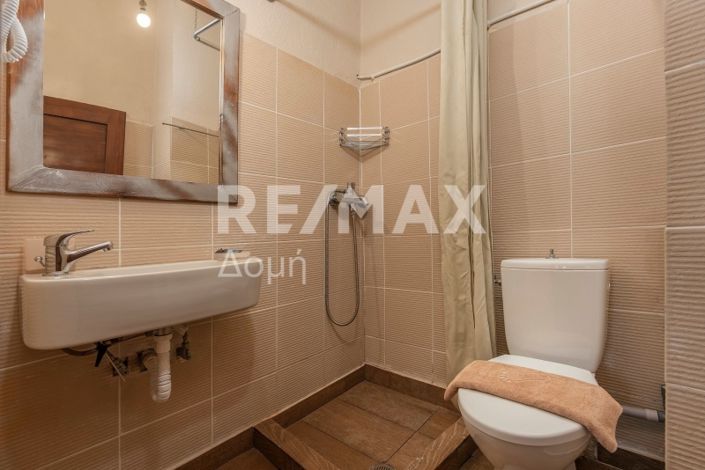Image No.8-11 Bed Property for sale