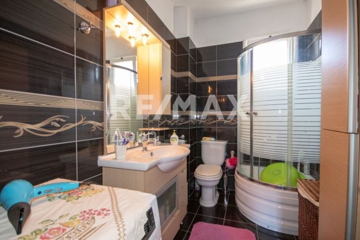 Image No.52-3 Bed Maisonette for sale