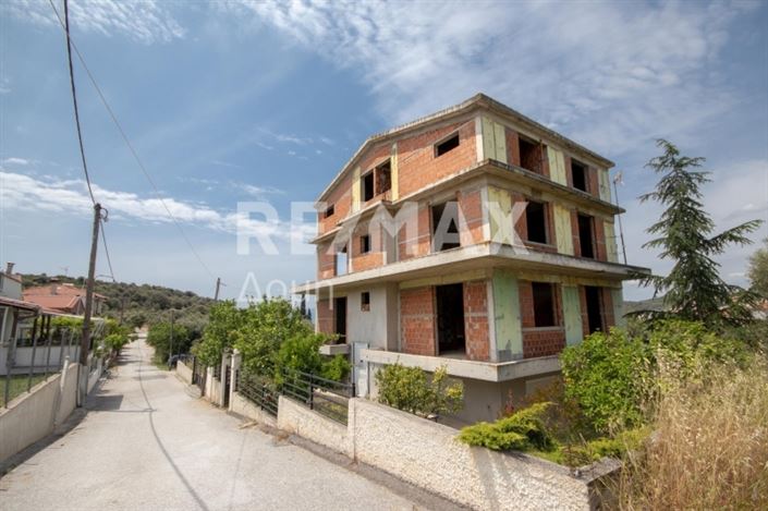 Image No.1-8 Bed Property for sale
