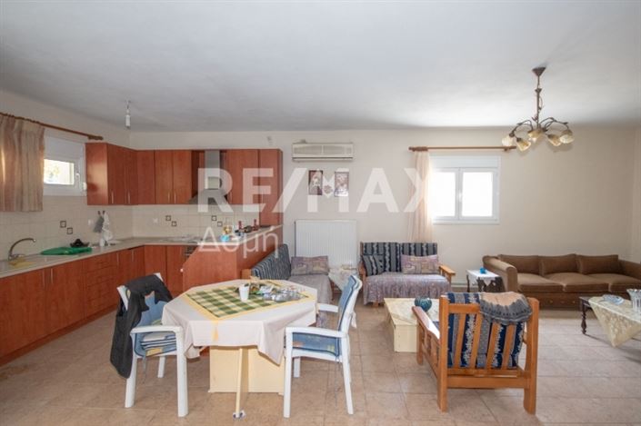 Image No.18-8 Bed Property for sale