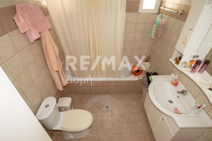 Image No.28-8 Bed Property for sale