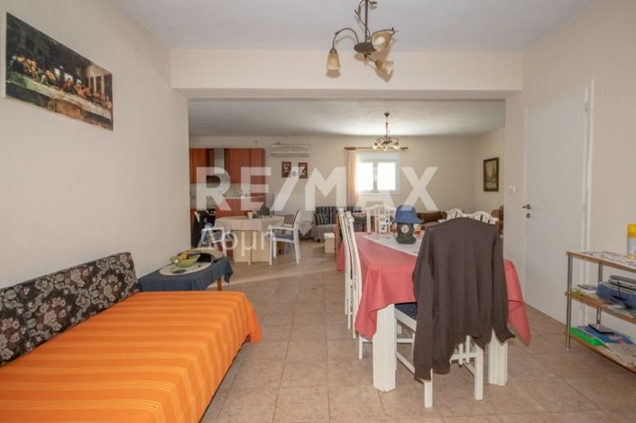 Image No.33-8 Bed Property for sale