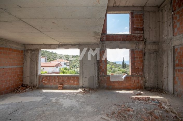 Image No.48-8 Bed Property for sale