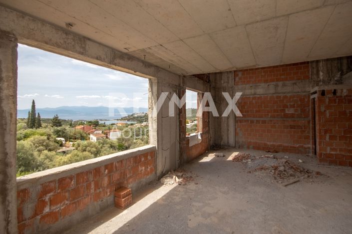 Image No.53-8 Bed Property for sale