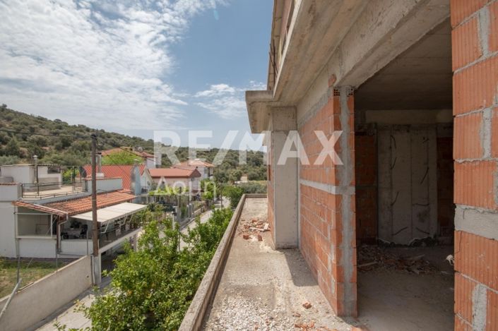 Image No.63-8 Bed Property for sale