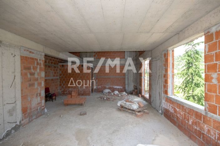 Image No.64-8 Bed Property for sale