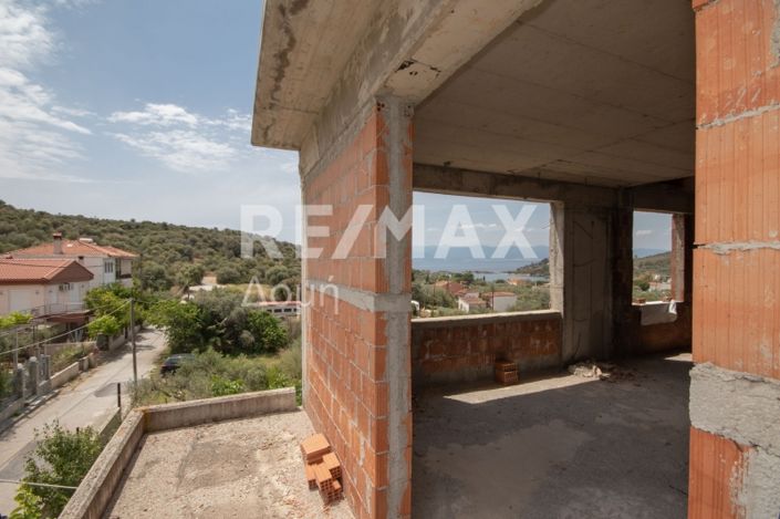 Image No.65-8 Bed Property for sale