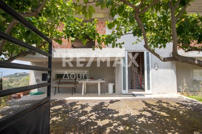 Image No.9-8 Bed Property for sale