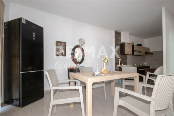 Image No.25-7 Bed Property for sale