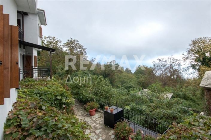 Image No.10-6 Bed Property for sale