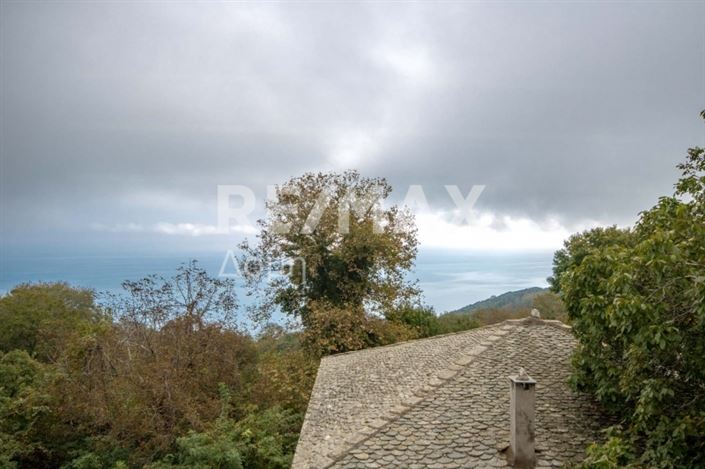 Image No.22-6 Bed Property for sale