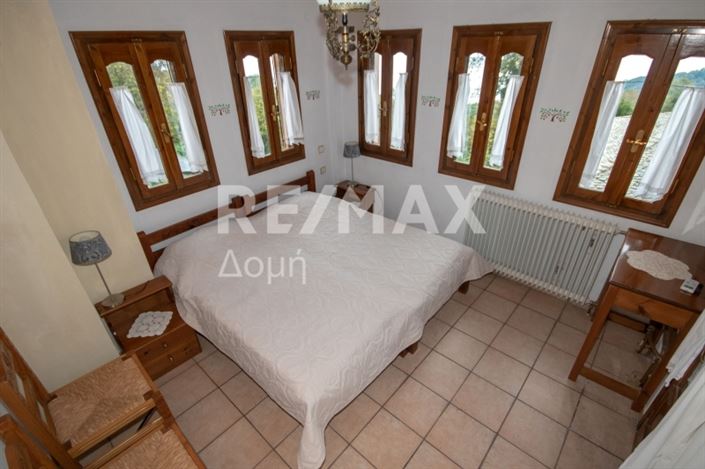 Image No.24-6 Bed Property for sale