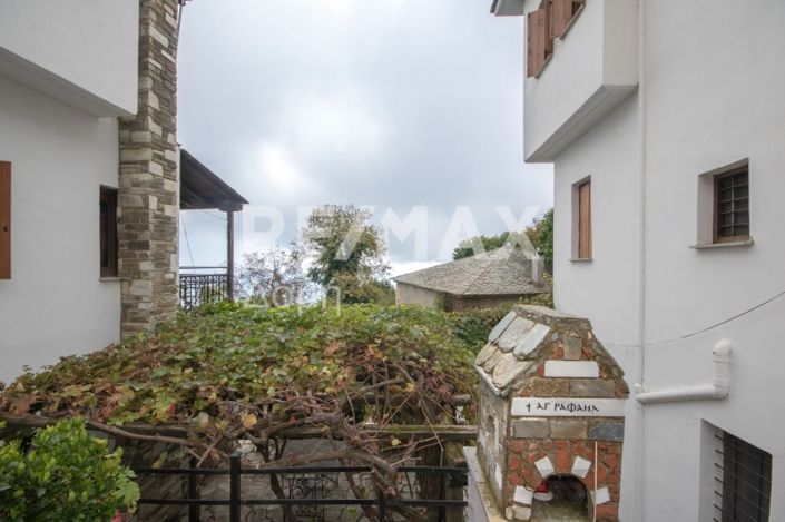 Image No.27-6 Bed Property for sale