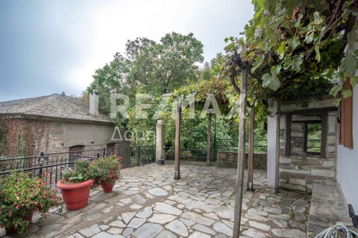 Image No.28-6 Bed Property for sale