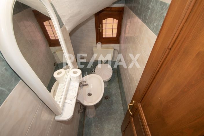 Image No.56-6 Bed Property for sale