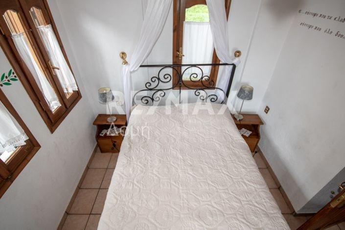 Image No.60-6 Bed Property for sale