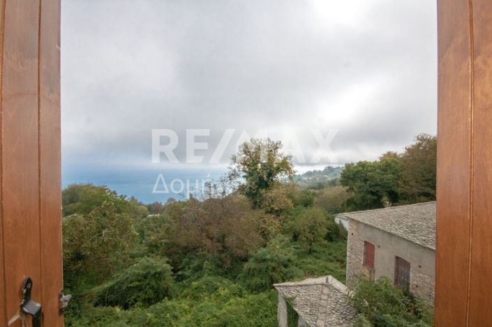 Image No.66-6 Bed Property for sale