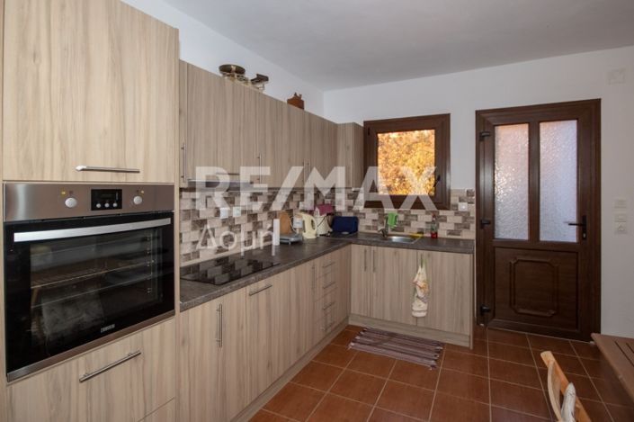 Image No.9-2 Bed Maisonette for sale