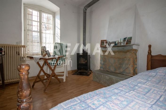 Image No.12-5 Bed Property for sale