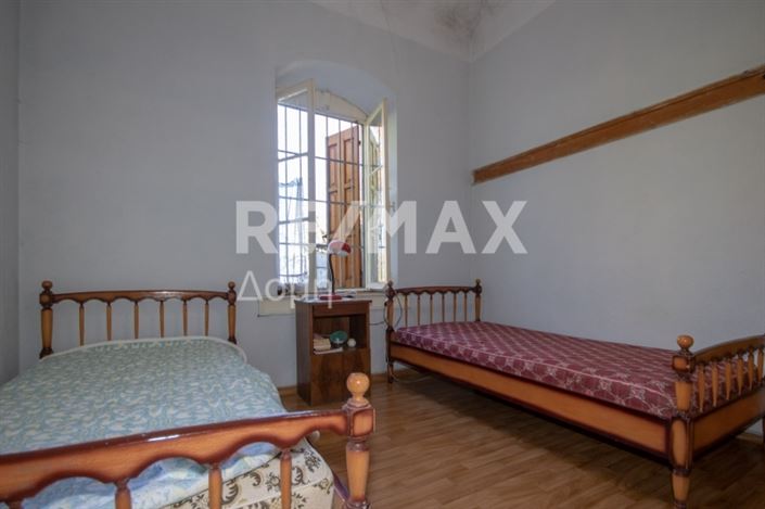 Image No.22-5 Bed Property for sale