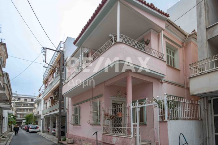 Image No.1-4 Bed Property for sale