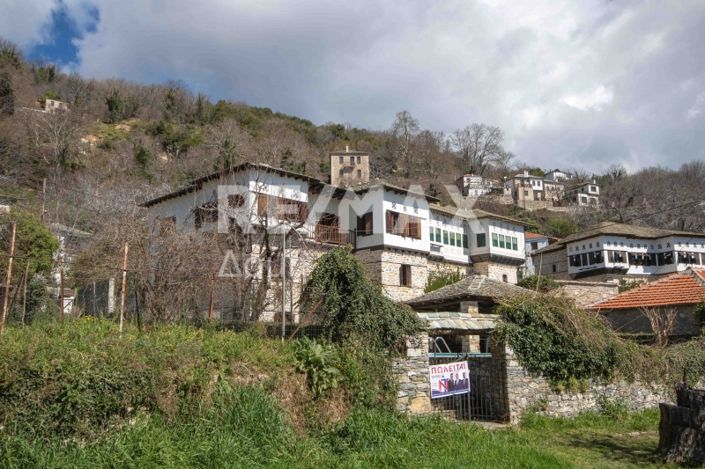 Image No.3-9 Bed Property for sale