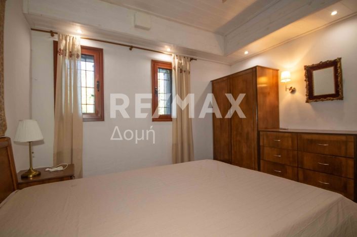 Image No.11-6 Bed Property for sale