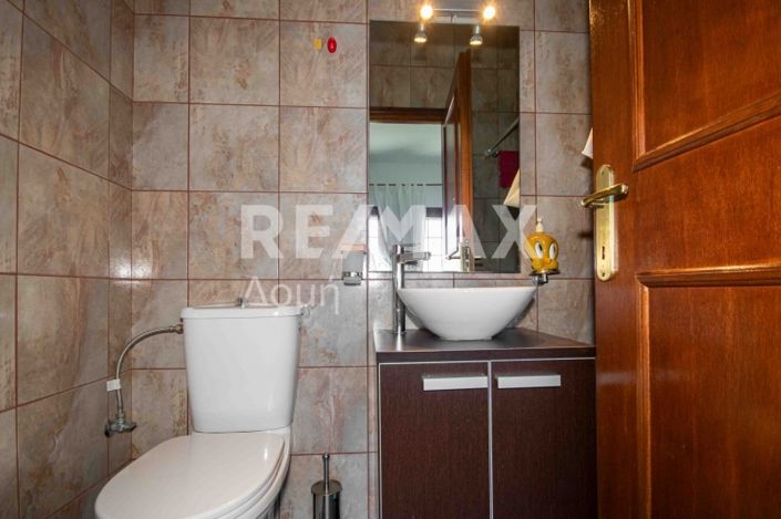 Image No.16-6 Bed Property for sale