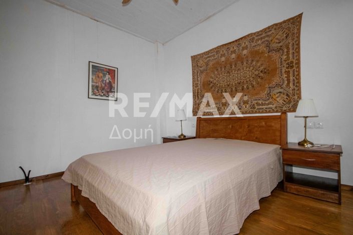 Image No.20-6 Bed Property for sale