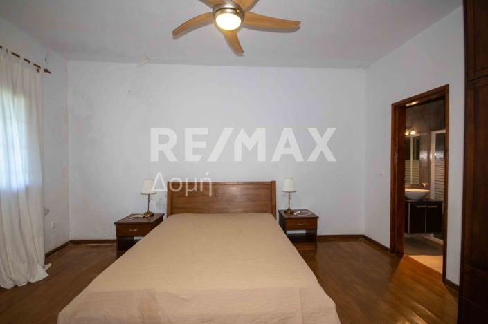 Image No.24-6 Bed Property for sale