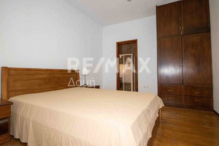 Image No.26-6 Bed Property for sale