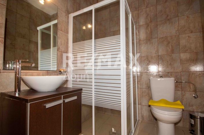 Image No.27-6 Bed Property for sale