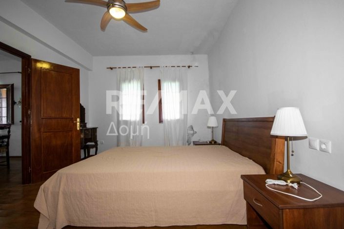 Image No.30-6 Bed Property for sale