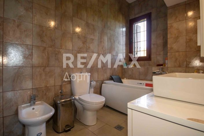 Image No.36-6 Bed Property for sale