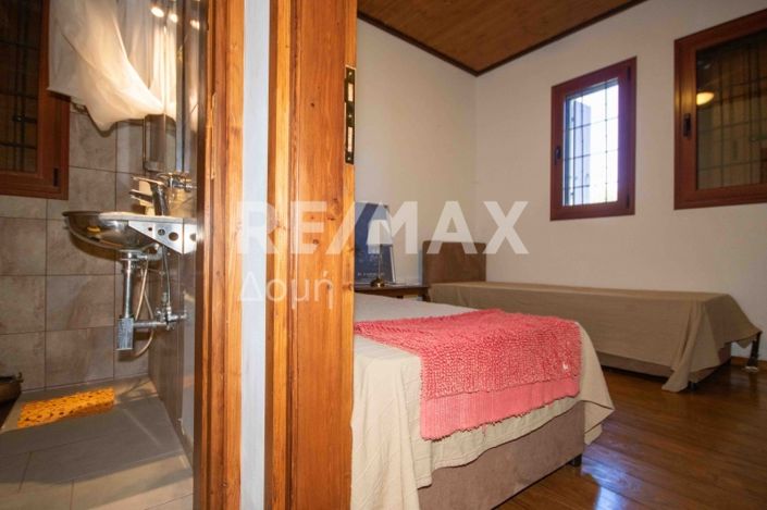 Image No.37-6 Bed Property for sale