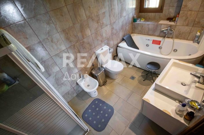 Image No.44-6 Bed Property for sale