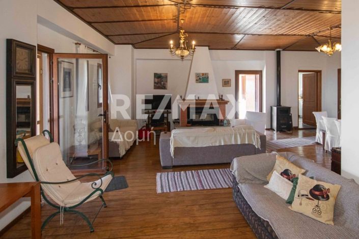 Image No.61-6 Bed Property for sale