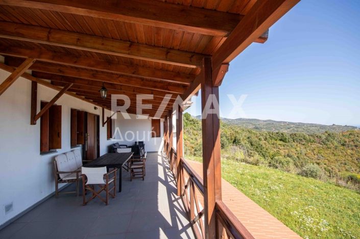 Image No.64-6 Bed Property for sale